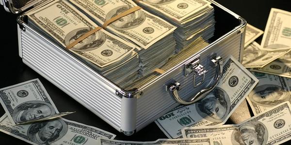 Dollar Rises as Fed Signals No Rate Cuts Soon